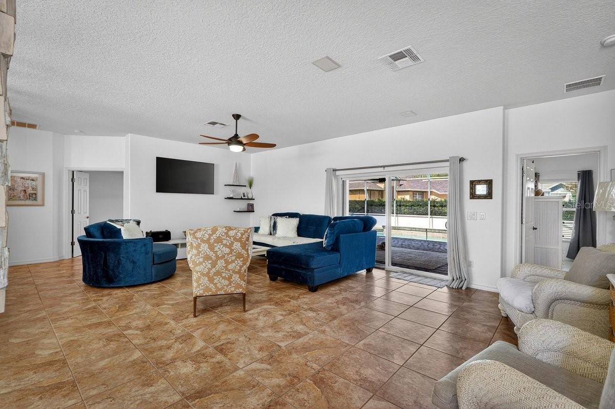 Image 13 of 59 For 1613 Town Park Drive