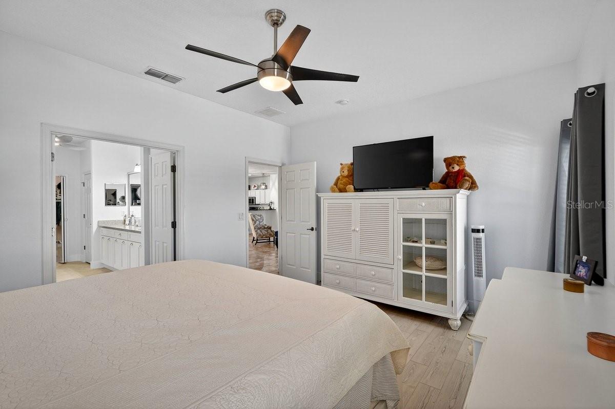 Image 20 of 59 For 1613 Town Park Drive