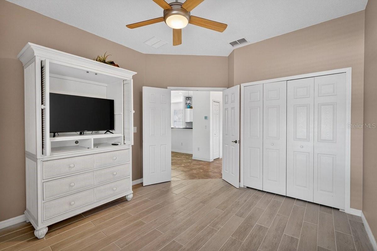 Image 29 of 59 For 1613 Town Park Drive