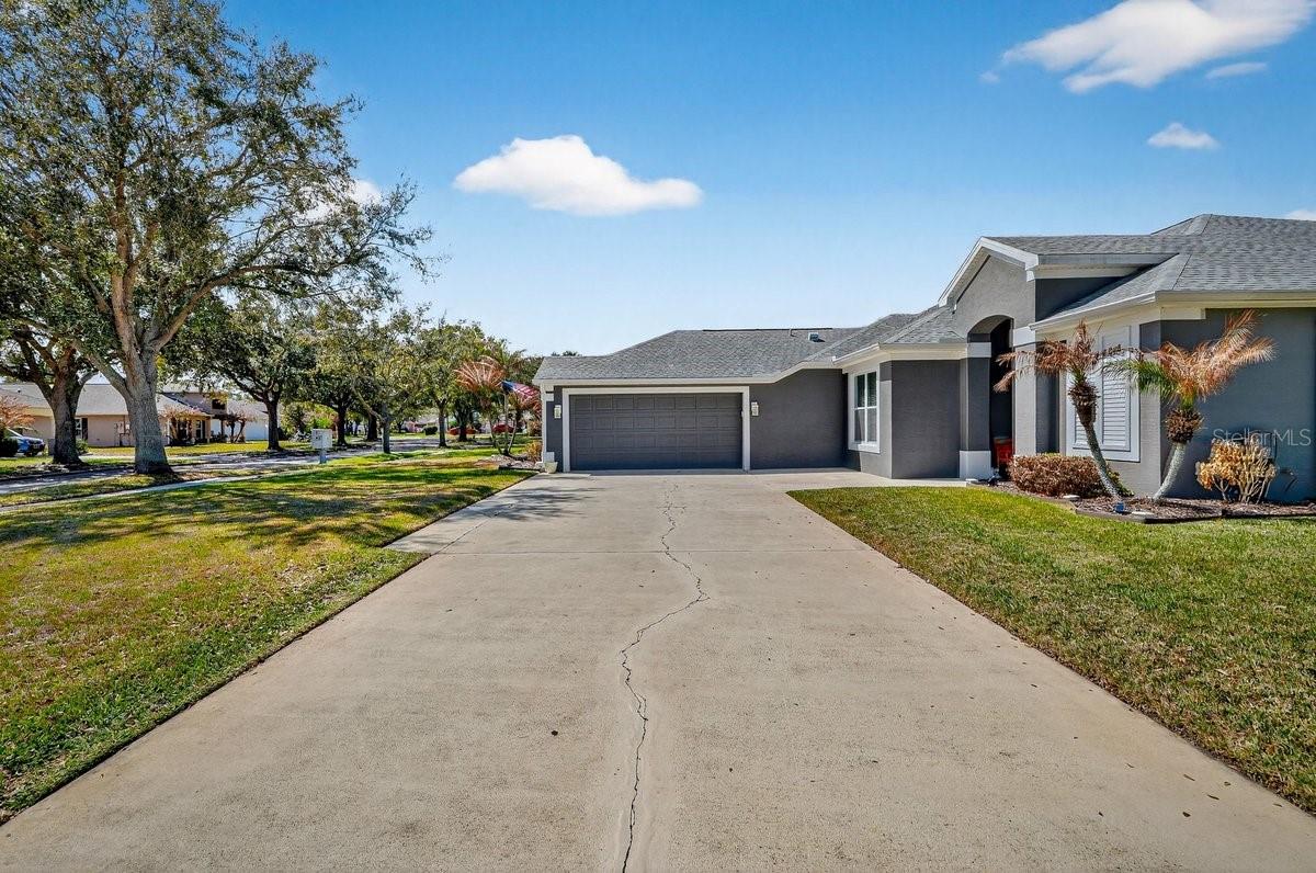 Image 39 of 59 For 1613 Town Park Drive