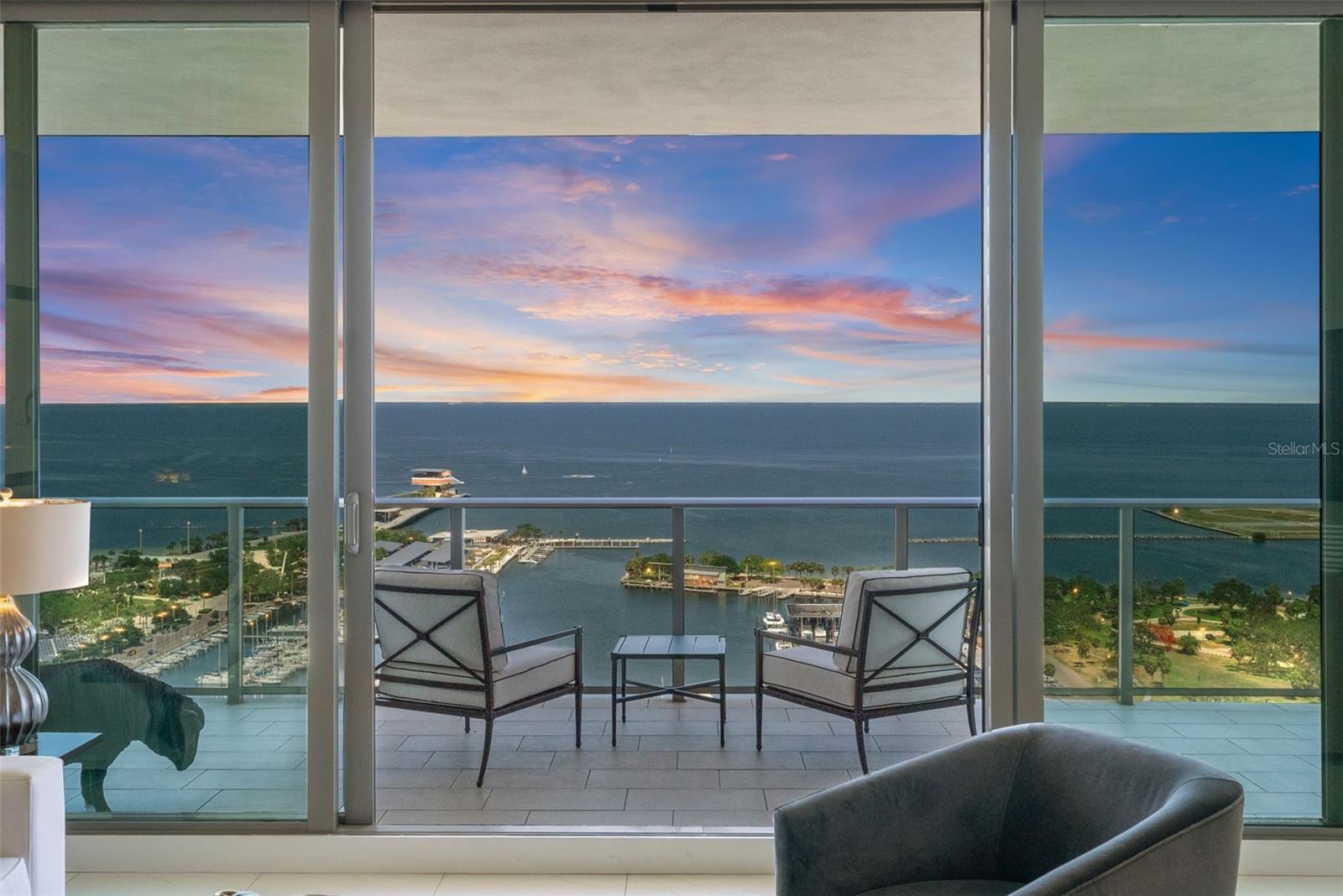 Image 3 of 50 For 100 1st Avenue N 2703