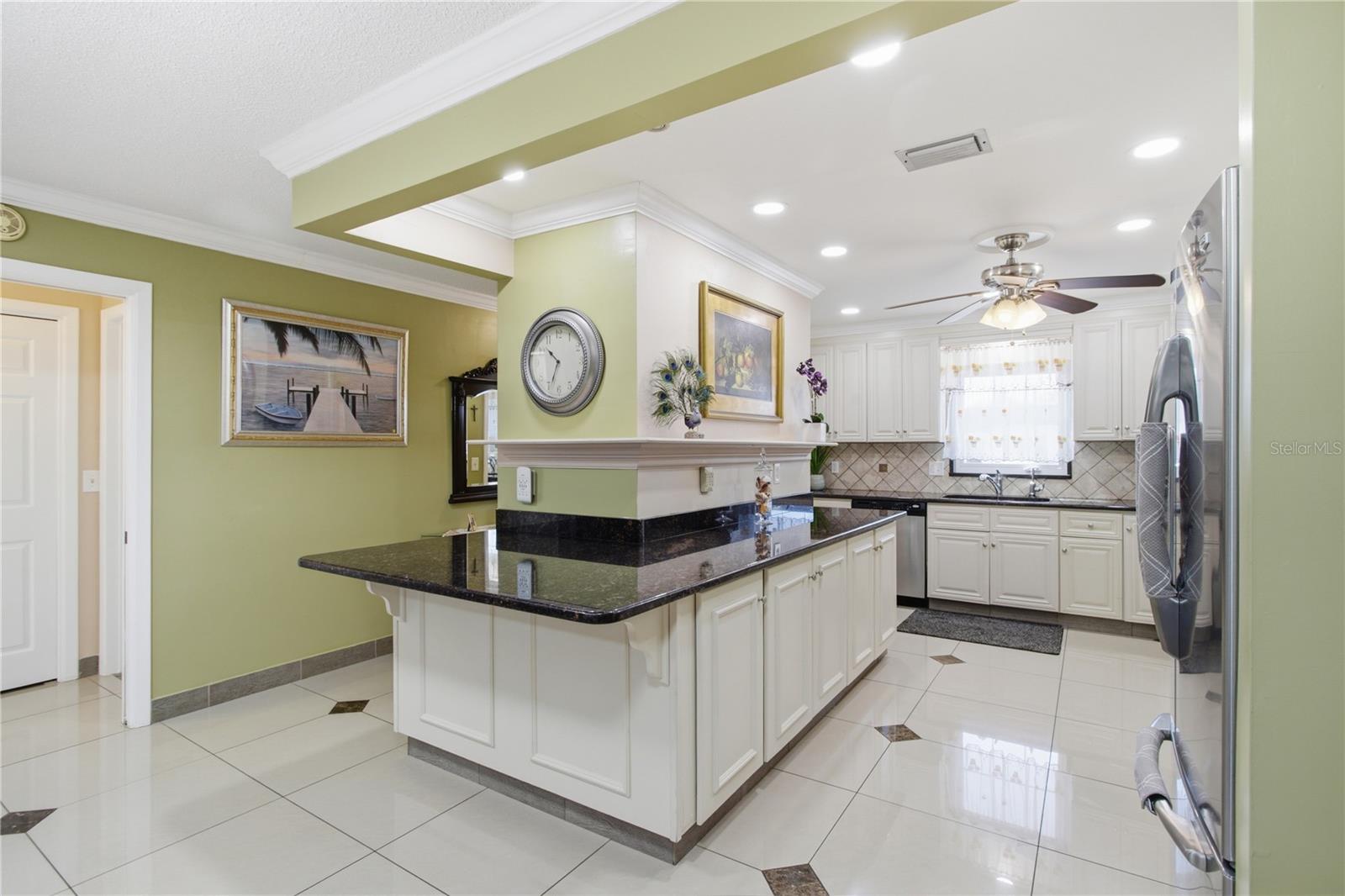 Image 6 of 44 For 1636 Lake Avenue 1