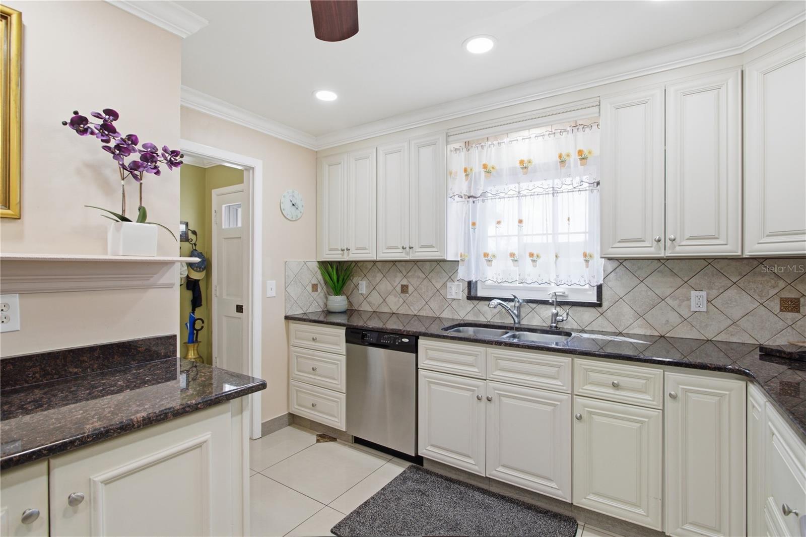 Image 8 of 44 For 1636 Lake Avenue 1