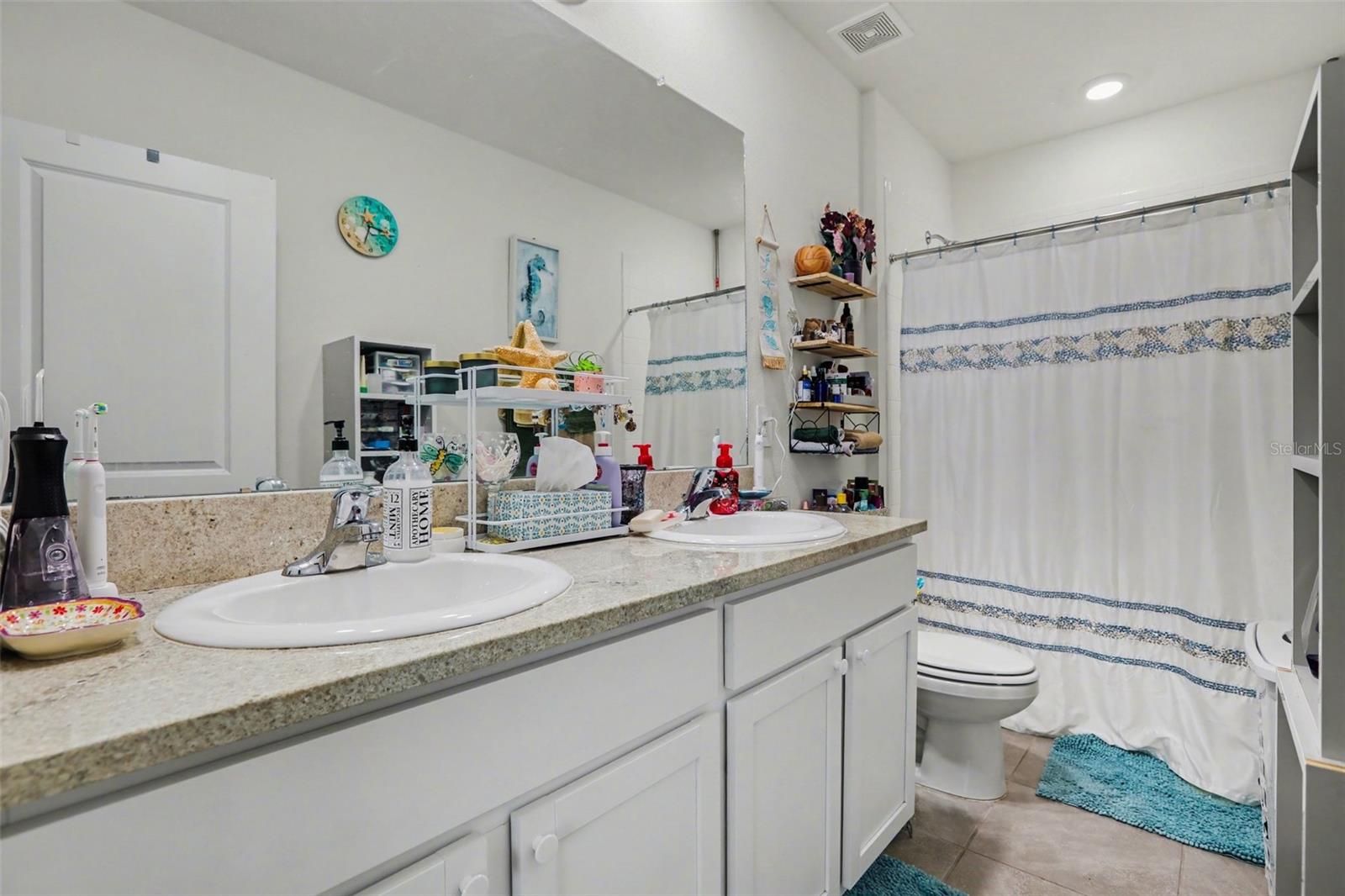 Image 17 of 26 For 17518 Crescent Moon Loop