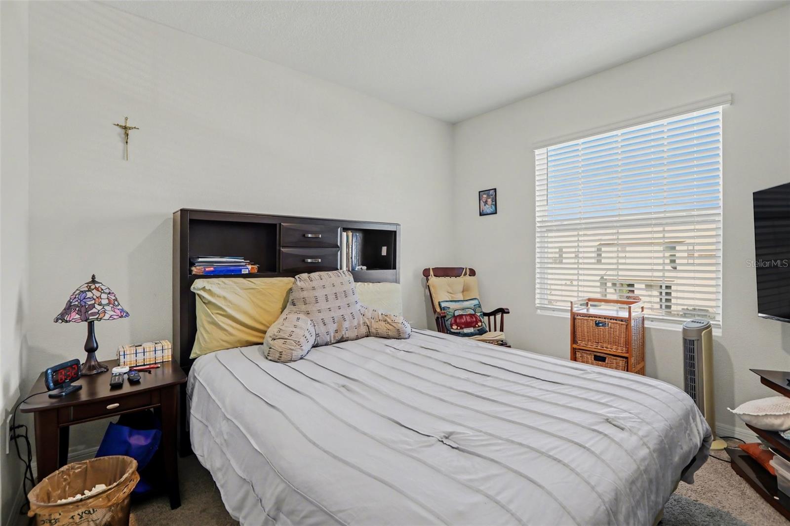 Image 18 of 26 For 17518 Crescent Moon Loop