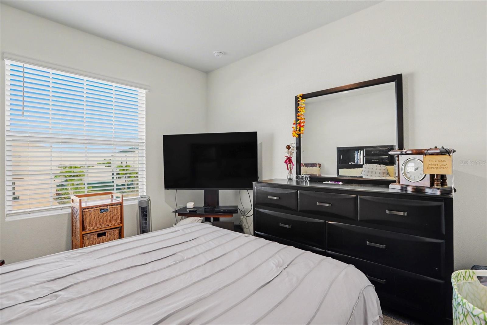 Image 19 of 26 For 17518 Crescent Moon Loop