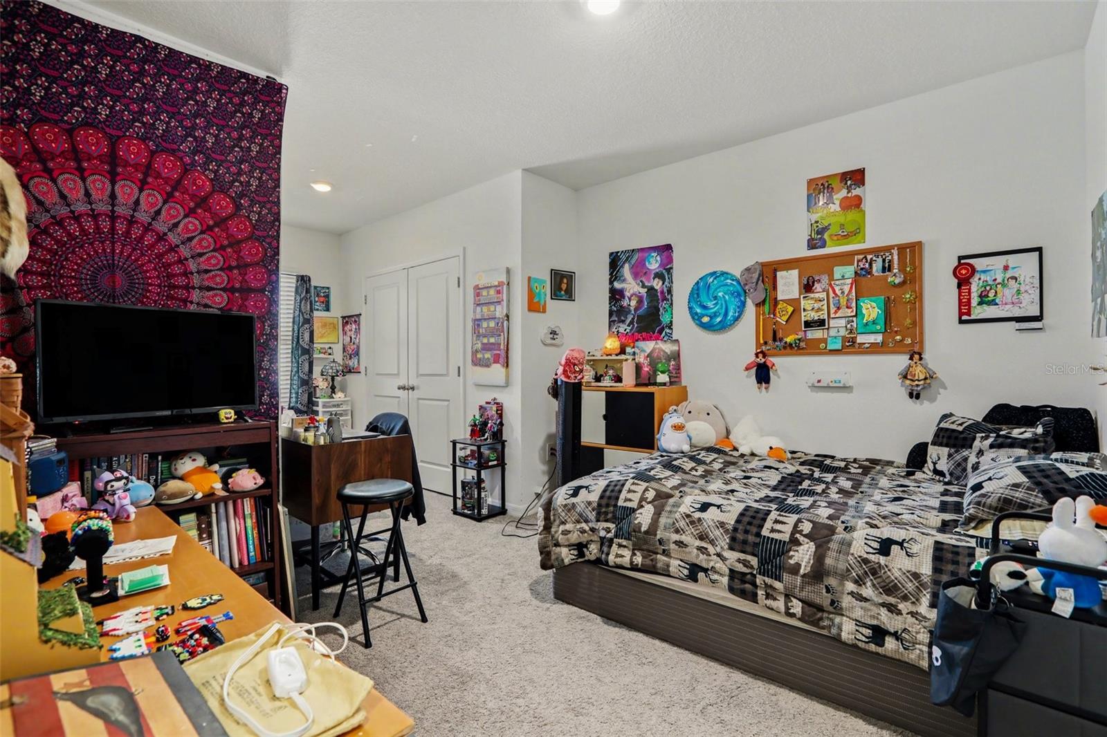 Image 20 of 26 For 17518 Crescent Moon Loop