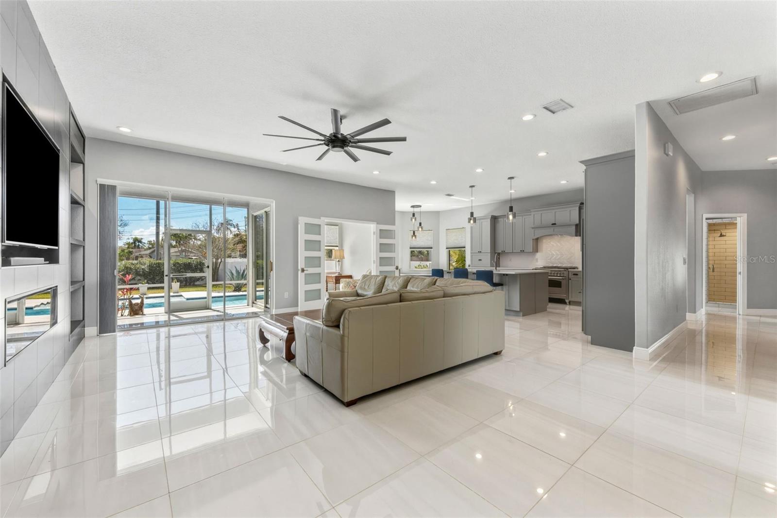 Image 4 of 47 For 3025 Key Harbor Drive