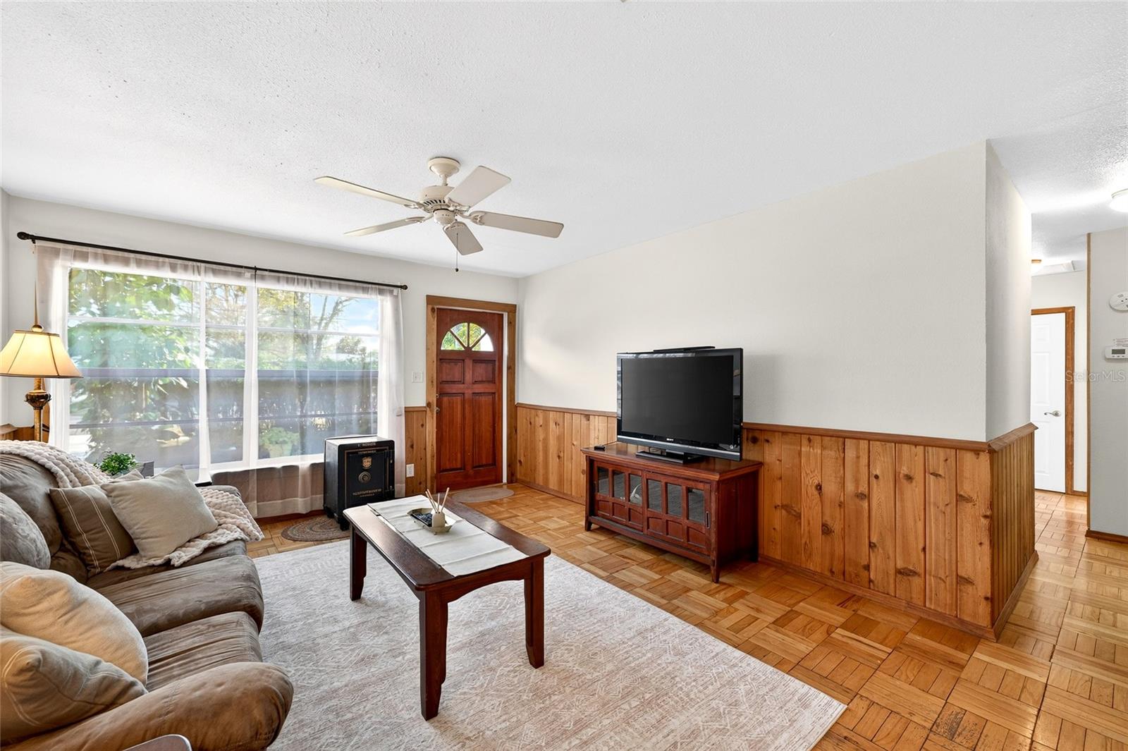 Image 5 of 61 For 4419 Iowa Avenue