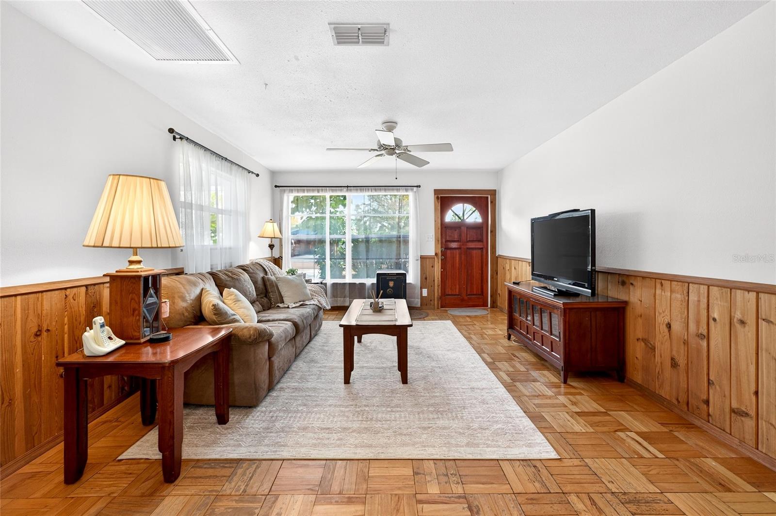 Image 6 of 61 For 4419 Iowa Avenue