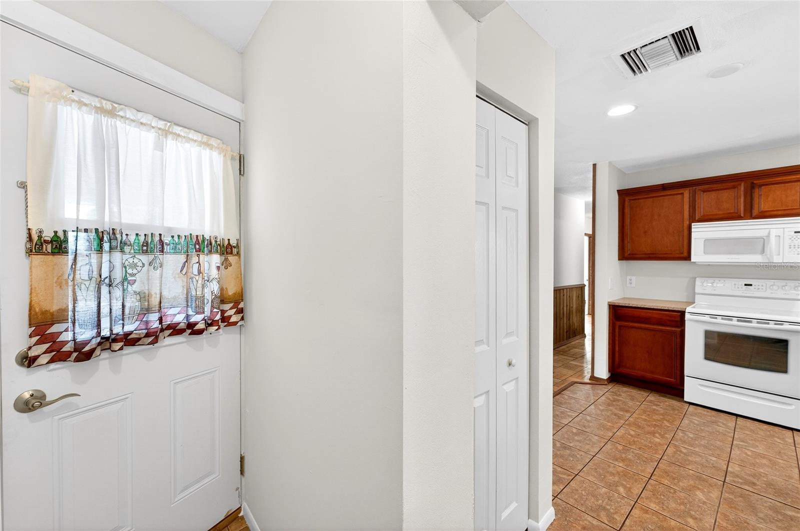 Image 8 of 61 For 4419 Iowa Avenue