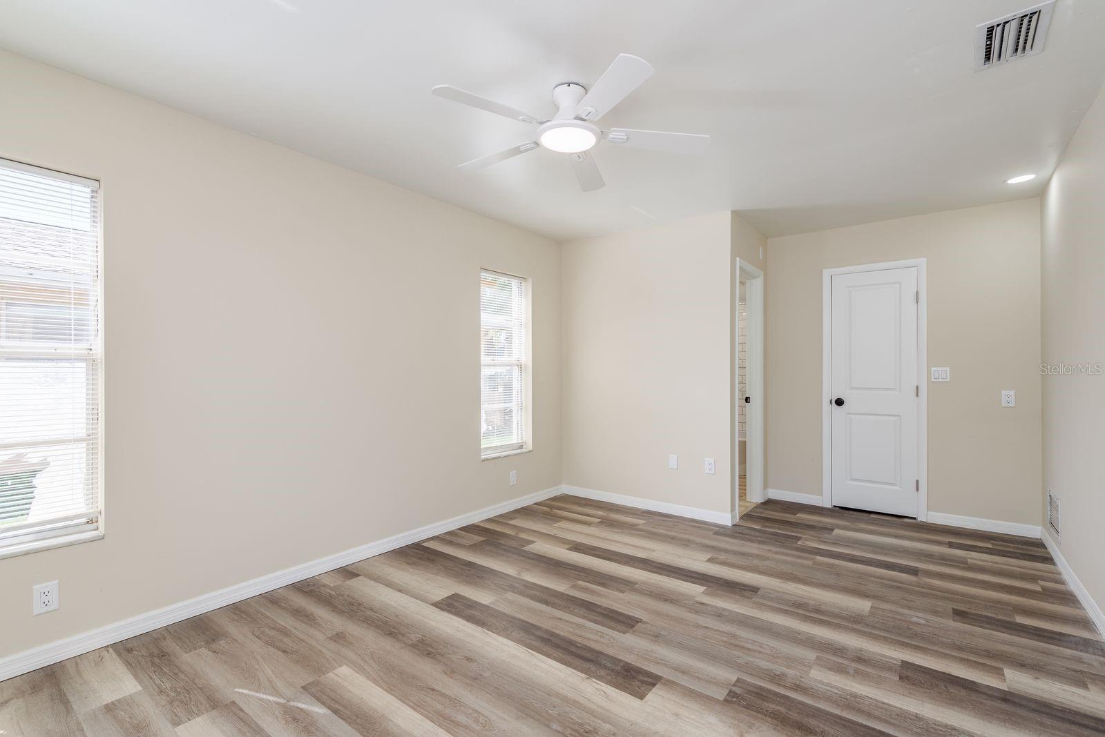 Image 18 of 32 For 2977 Palmetto Court