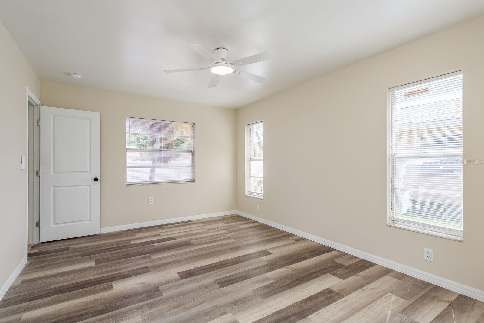 Image 19 of 32 For 2977 Palmetto Court