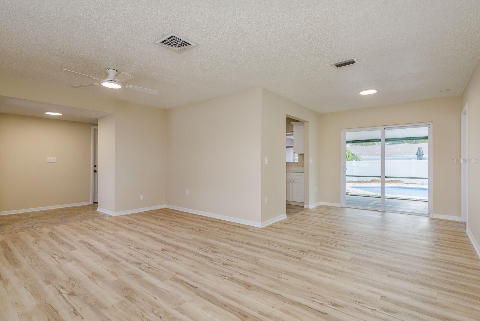 Image 8 of 32 For 2977 Palmetto Court