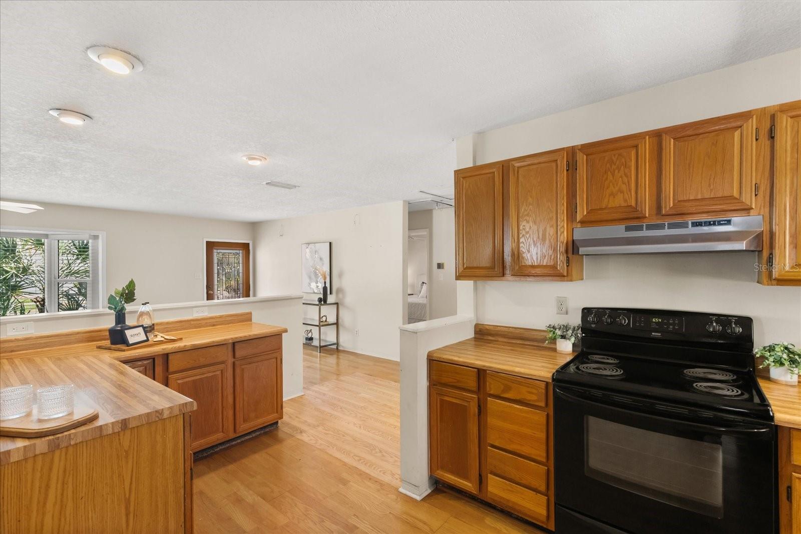 Image 10 of 25 For 2400 Andalusia Way Ne