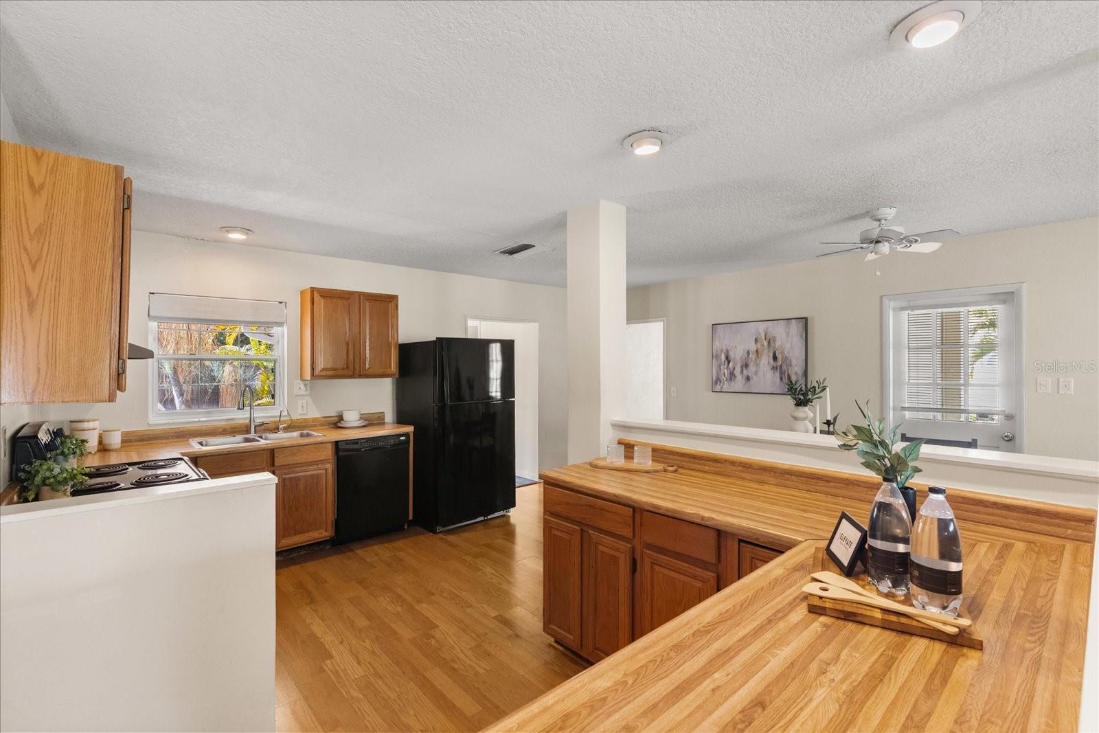 Image 11 of 25 For 2400 Andalusia Way Ne