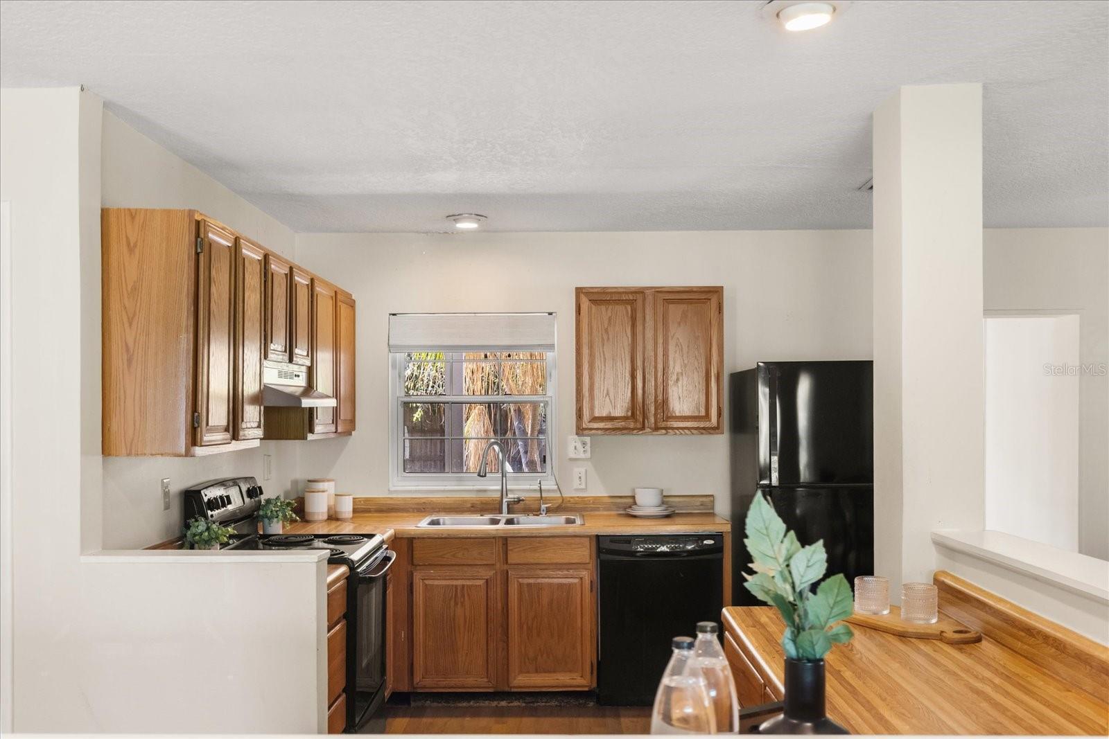 Image 12 of 25 For 2400 Andalusia Way Ne