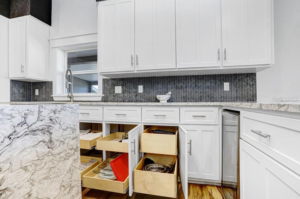 Image 19 of 77 For 14224 Lorraine Court