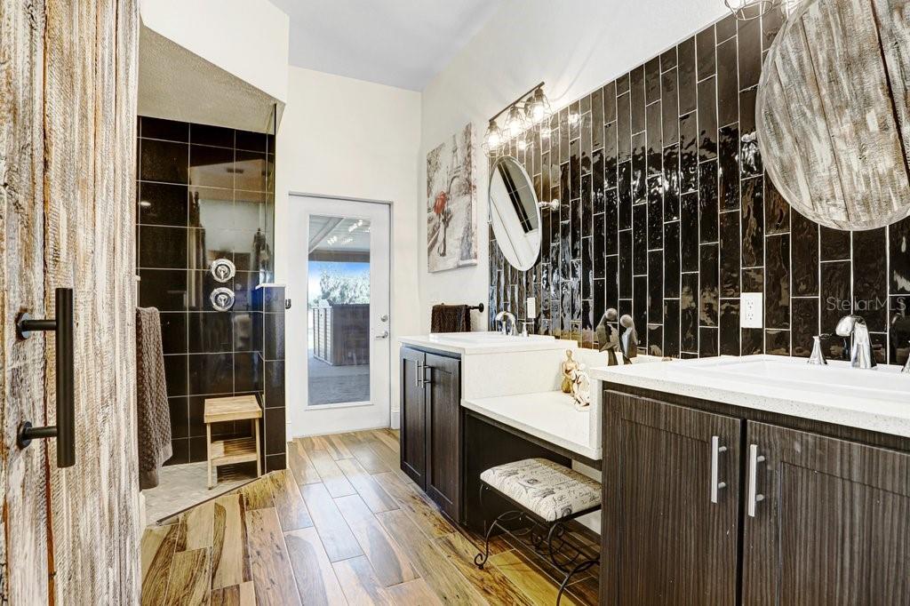 Image 24 of 77 For 14224 Lorraine Court