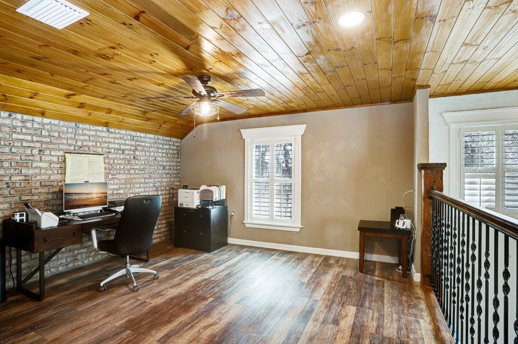 Image 30 of 77 For 14224 Lorraine Court