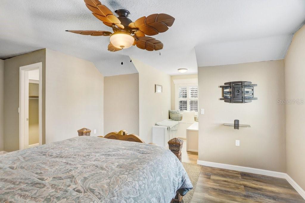 Image 39 of 77 For 14224 Lorraine Court