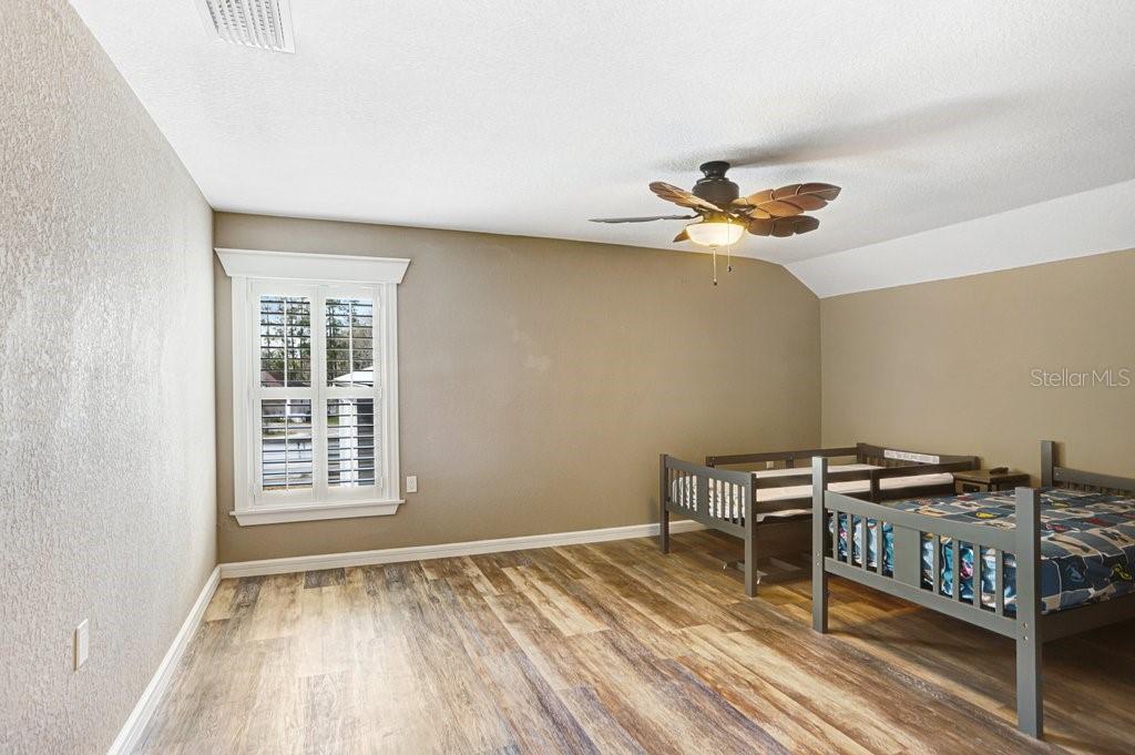 Image 40 of 77 For 14224 Lorraine Court