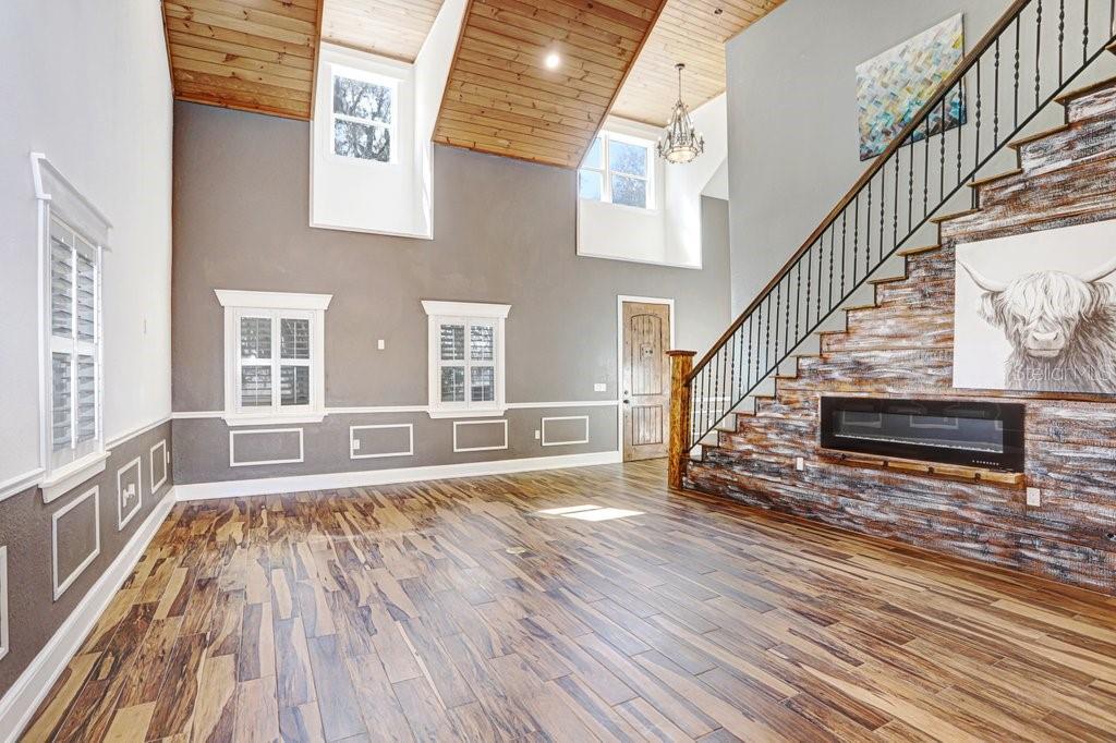 Image 5 of 77 For 14224 Lorraine Court