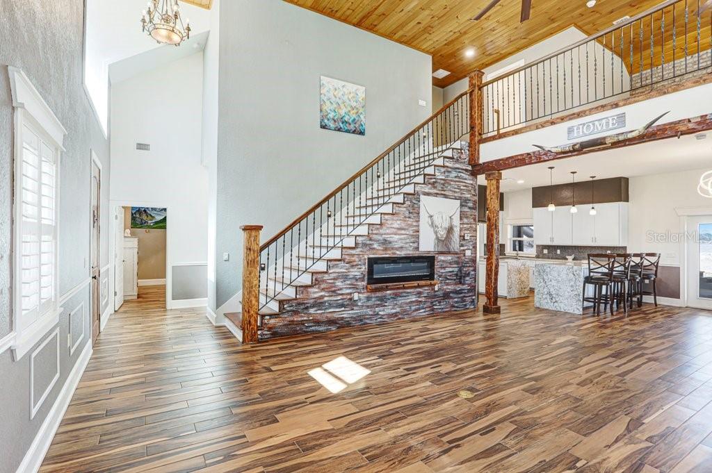 Image 6 of 77 For 14224 Lorraine Court