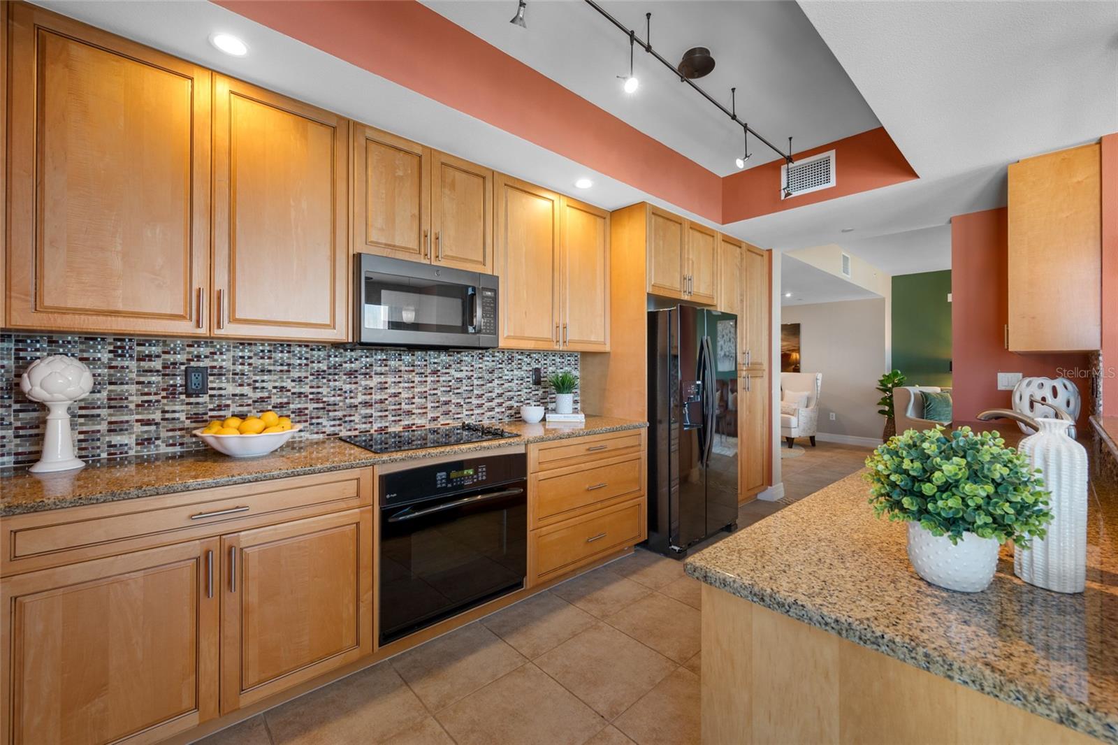 Image 24 of 78 For 331 Cleveland Street 1204