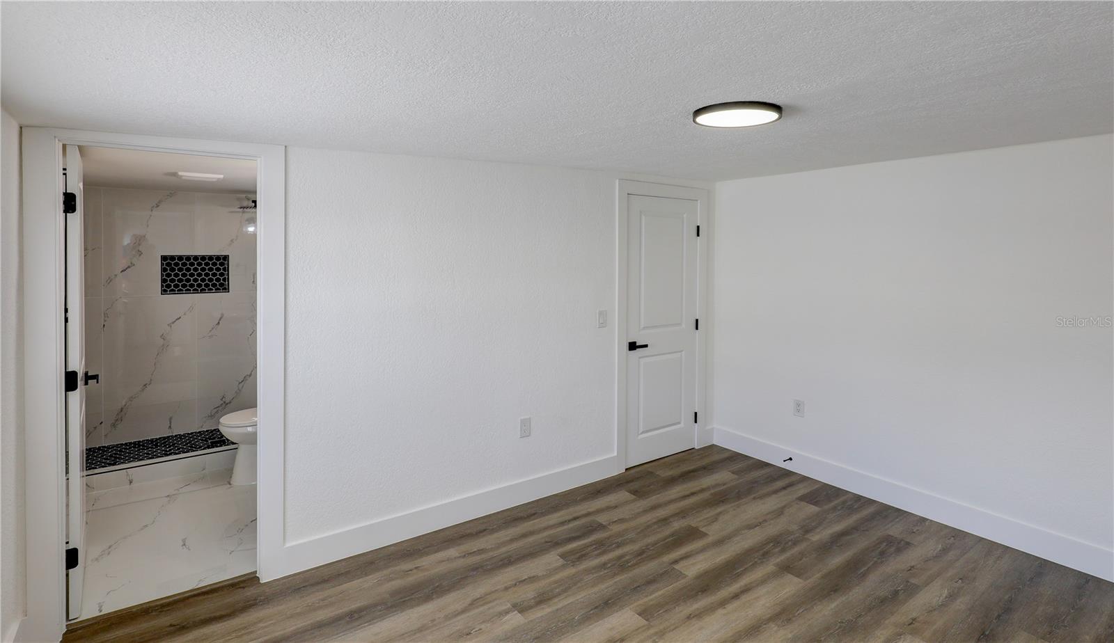 Image 23 of 47 For 9010 Hamilton Avenue