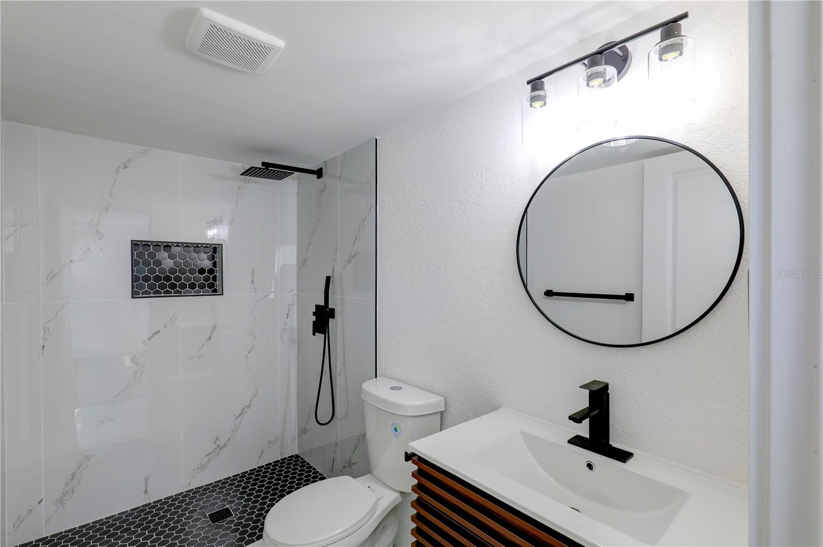 Image 24 of 47 For 9010 Hamilton Avenue