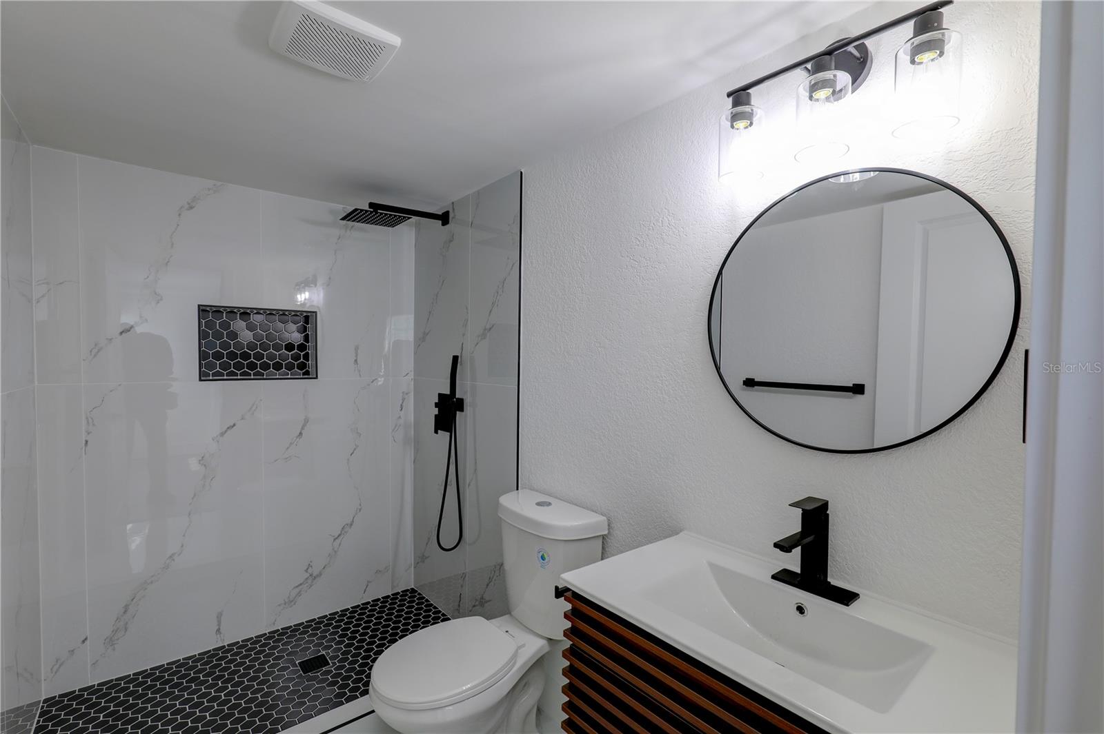 Image 25 of 47 For 9010 Hamilton Avenue