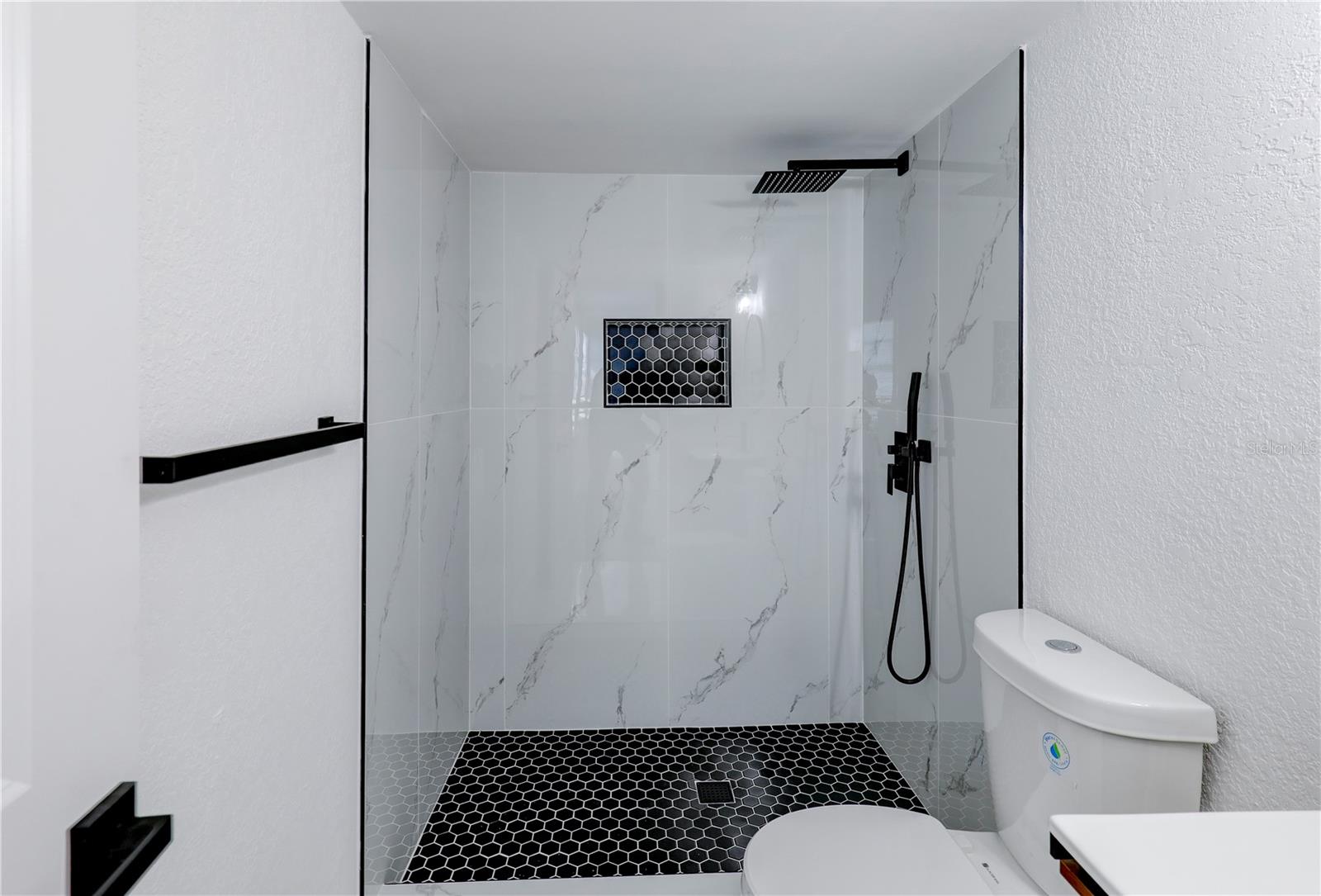 Image 28 of 47 For 9010 Hamilton Avenue