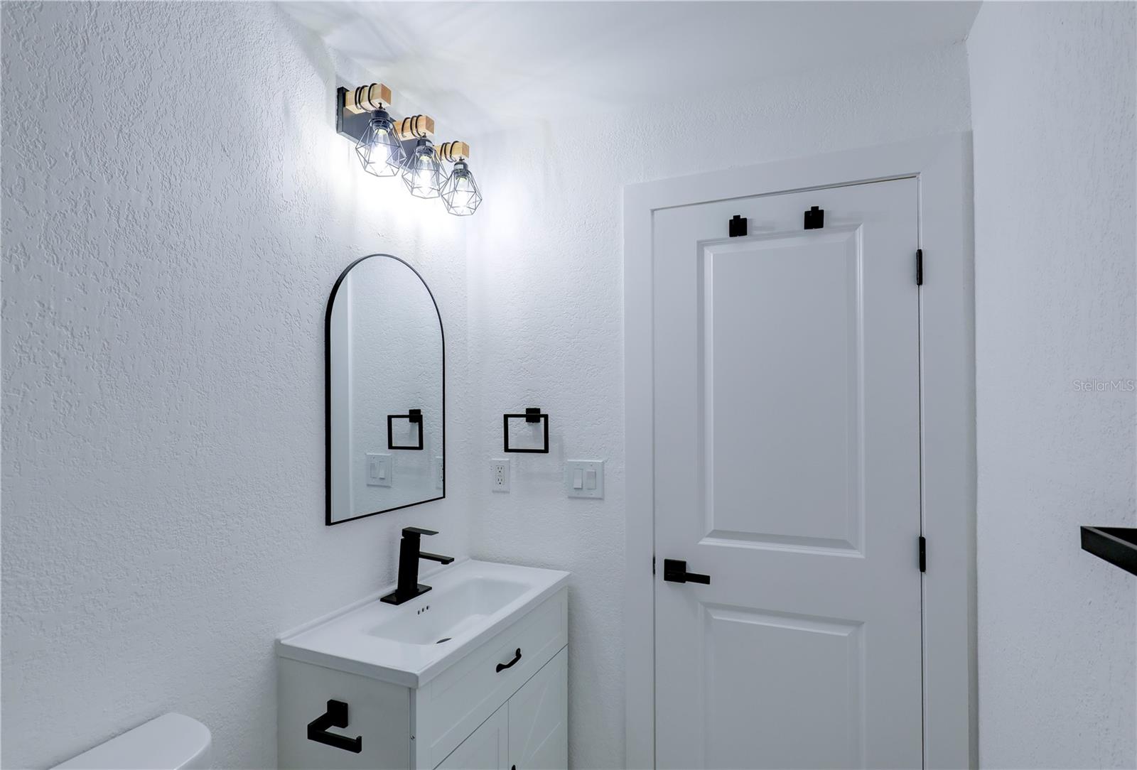 Image 35 of 47 For 9010 Hamilton Avenue