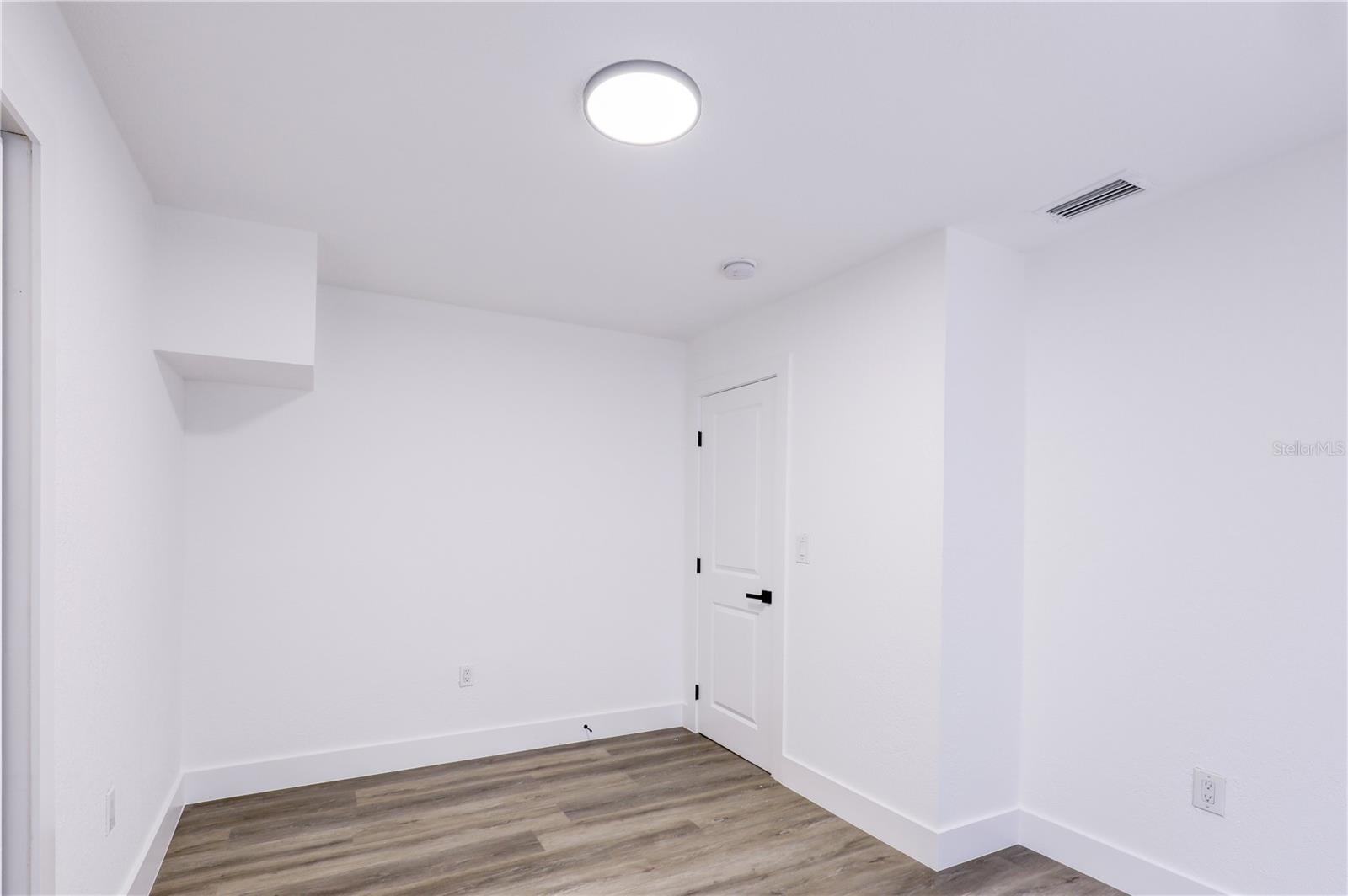 Image 38 of 47 For 9010 Hamilton Avenue