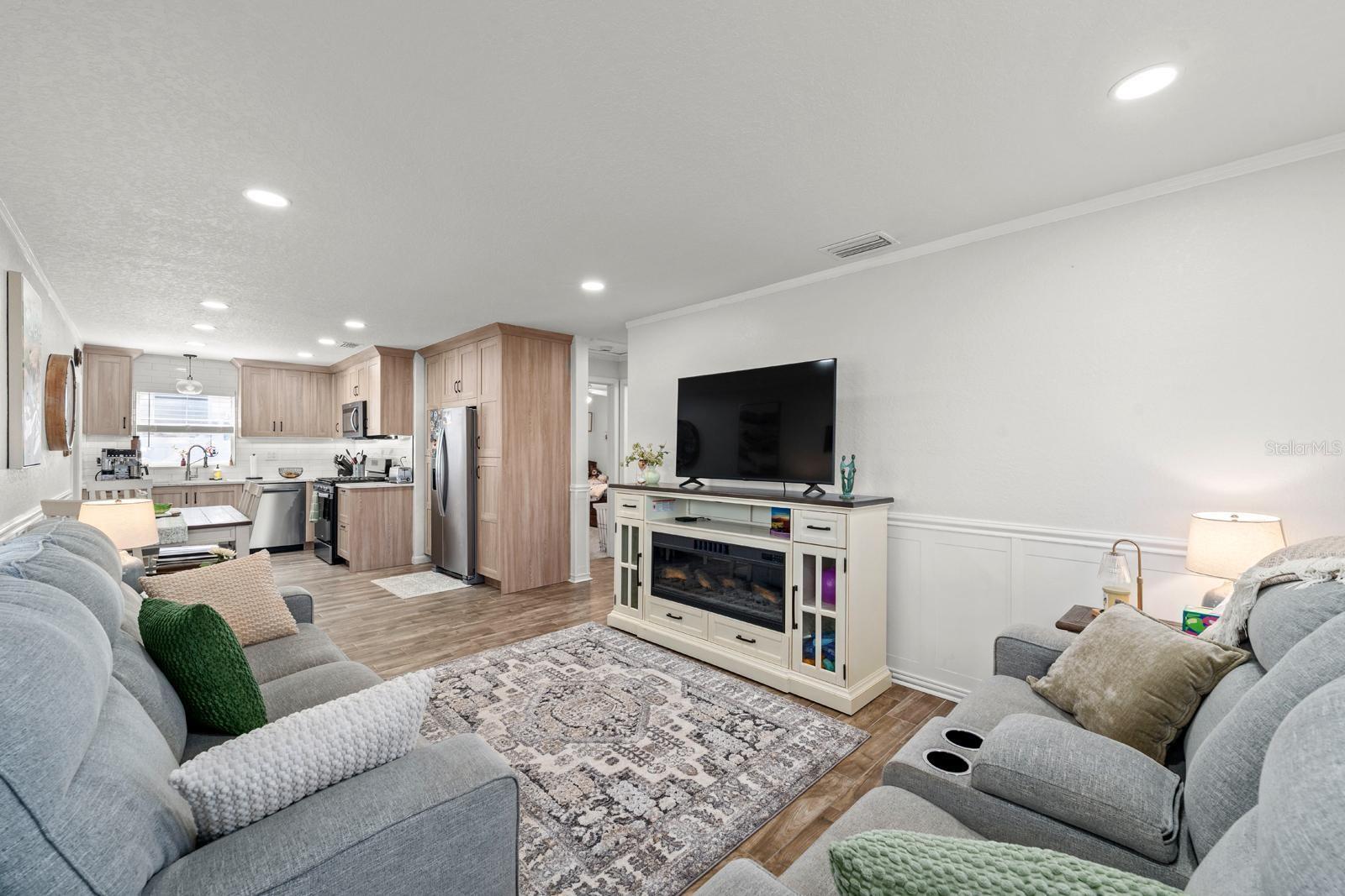 Image 2 of 28 For 842 90th Avenue N