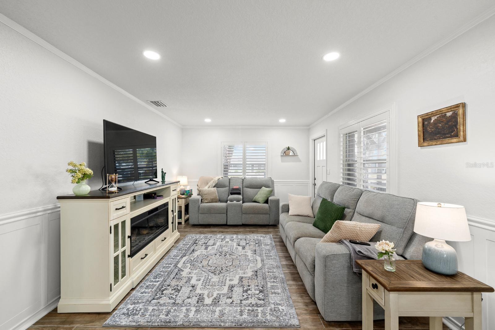 Image 3 of 28 For 842 90th Avenue N