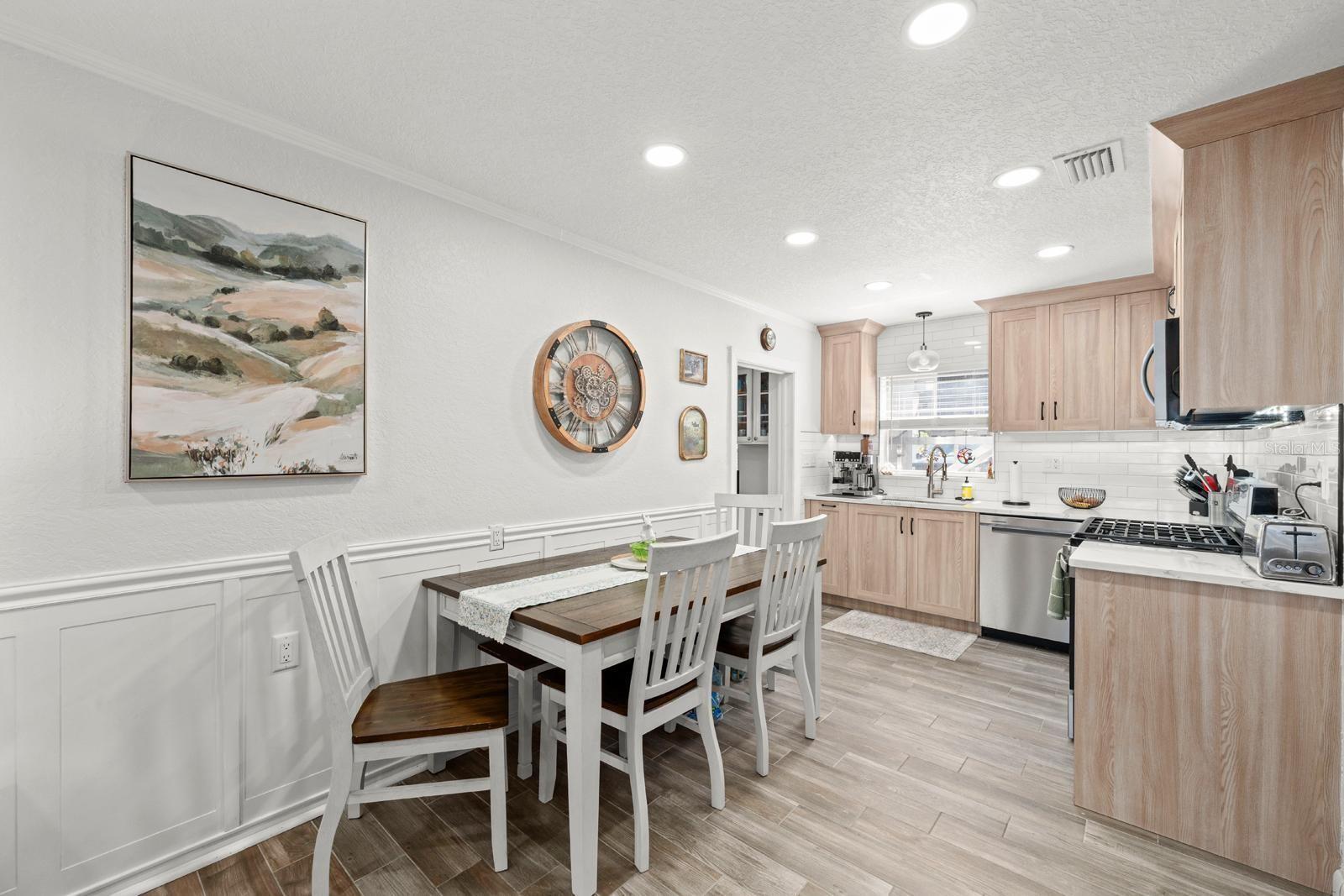 Image 7 of 28 For 842 90th Avenue N