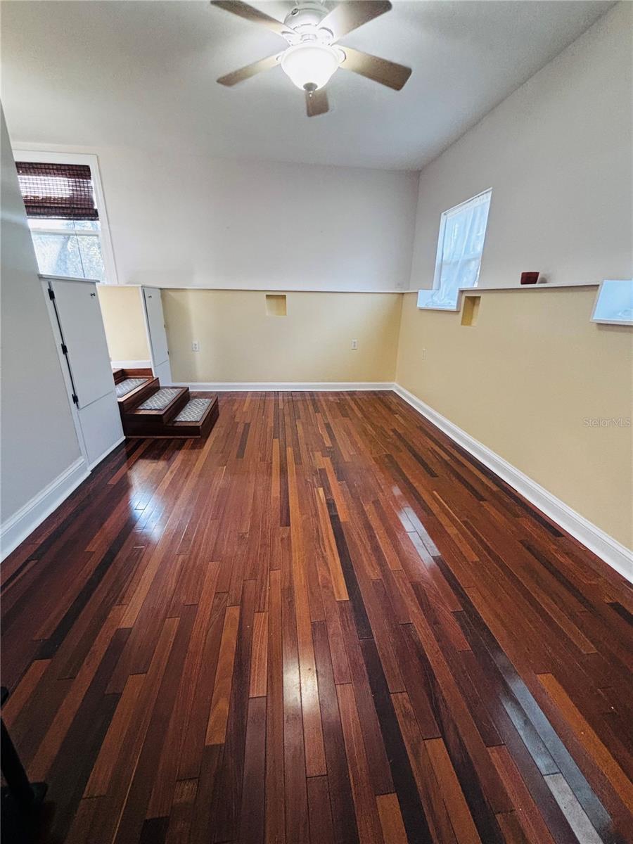 Image 9 of 38 For 34723 Missionary Road