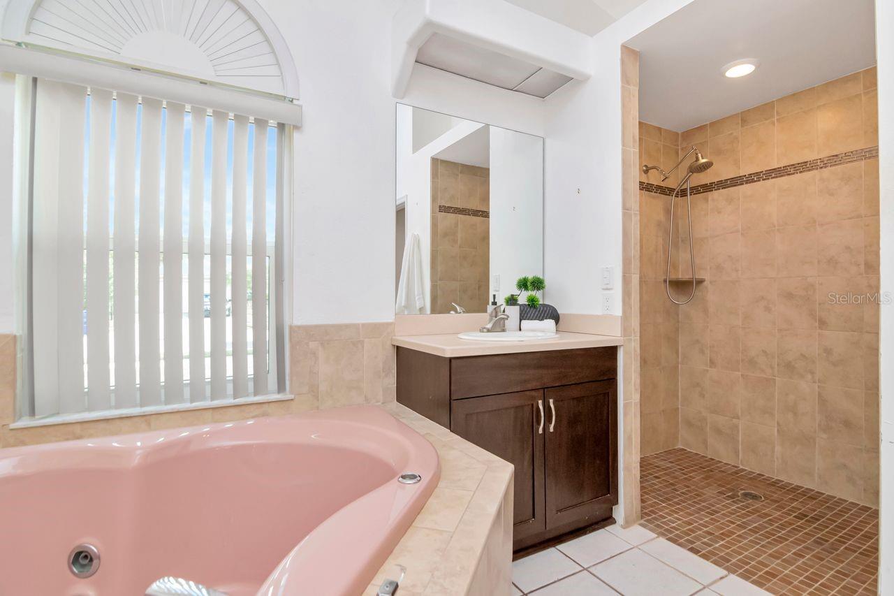 Image 20 of 70 For 835 Christina Circle