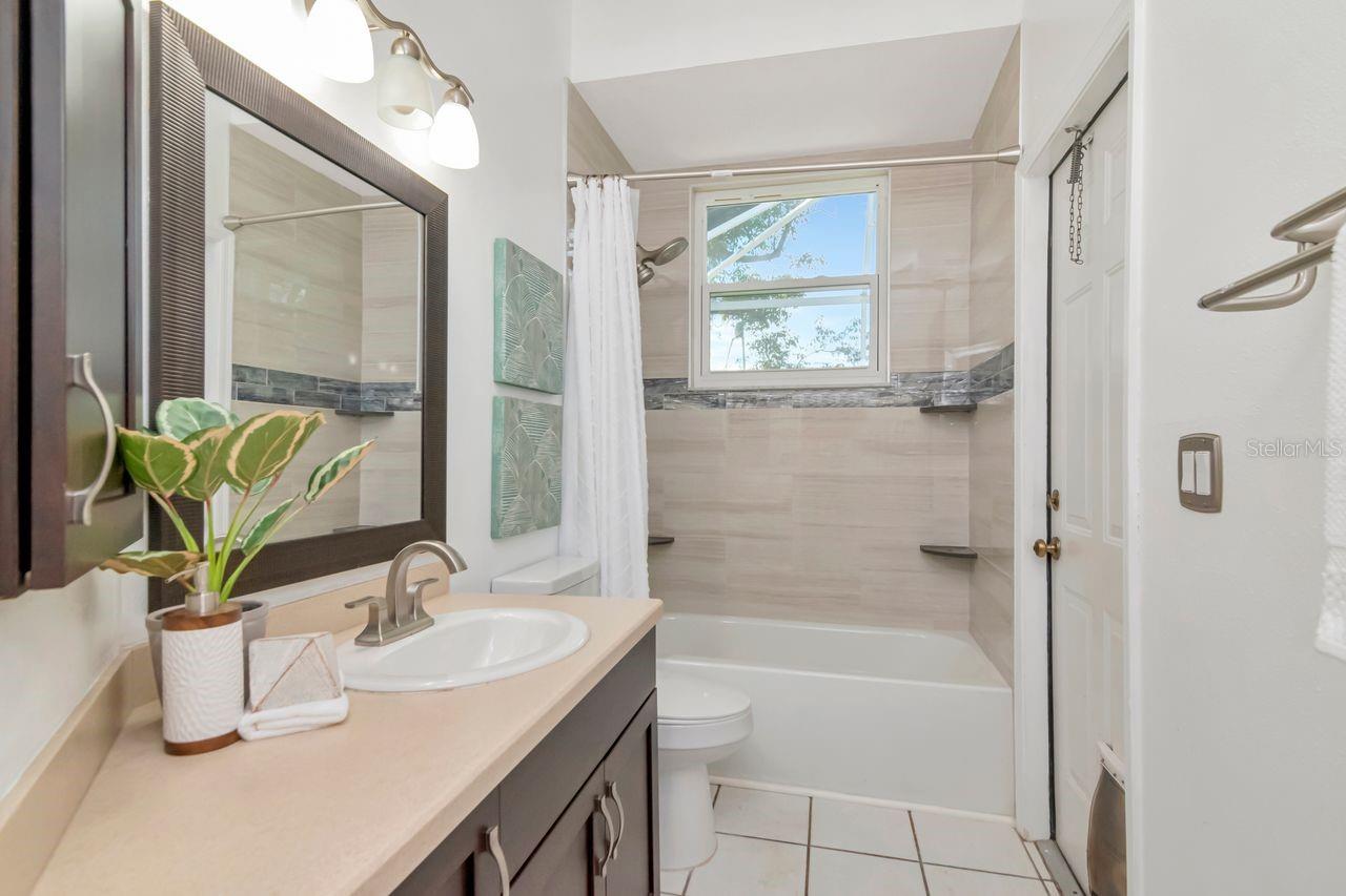 Image 24 of 70 For 835 Christina Circle