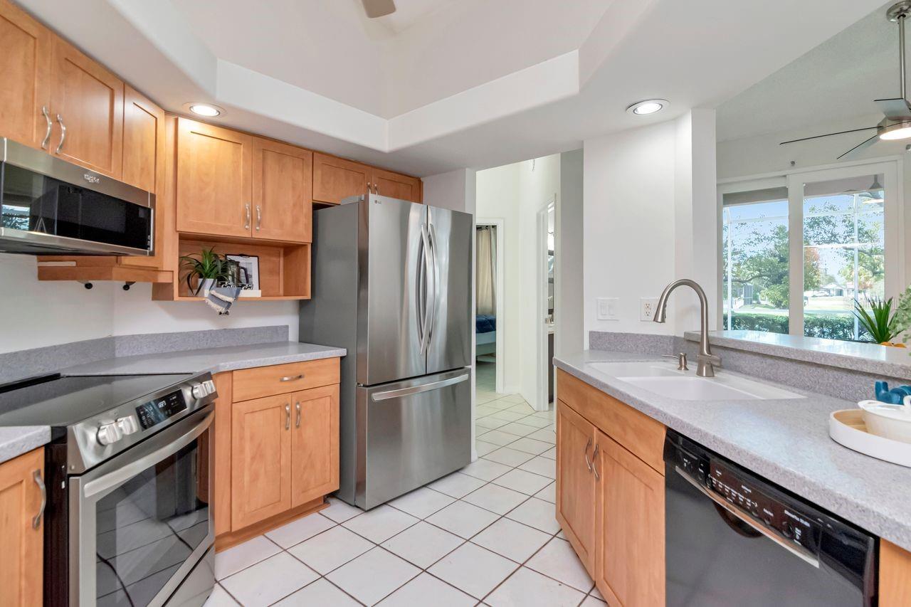 Image 32 of 70 For 835 Christina Circle