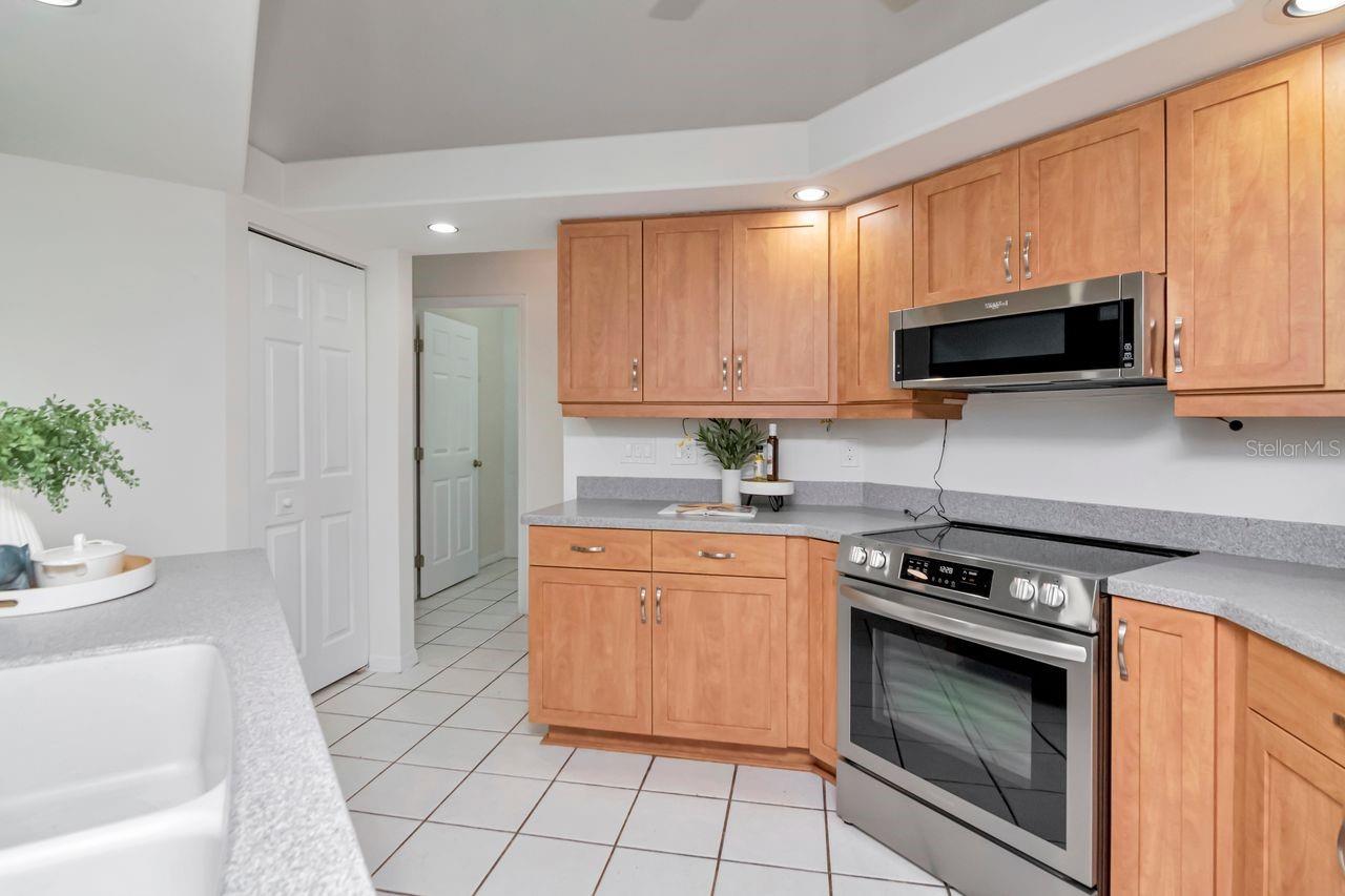 Image 33 of 70 For 835 Christina Circle