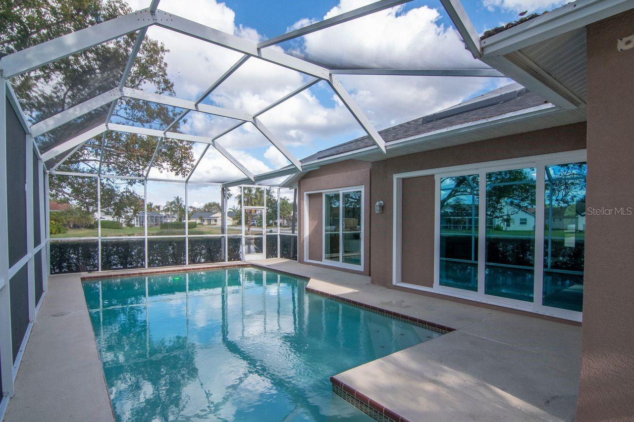 Image 39 of 70 For 835 Christina Circle