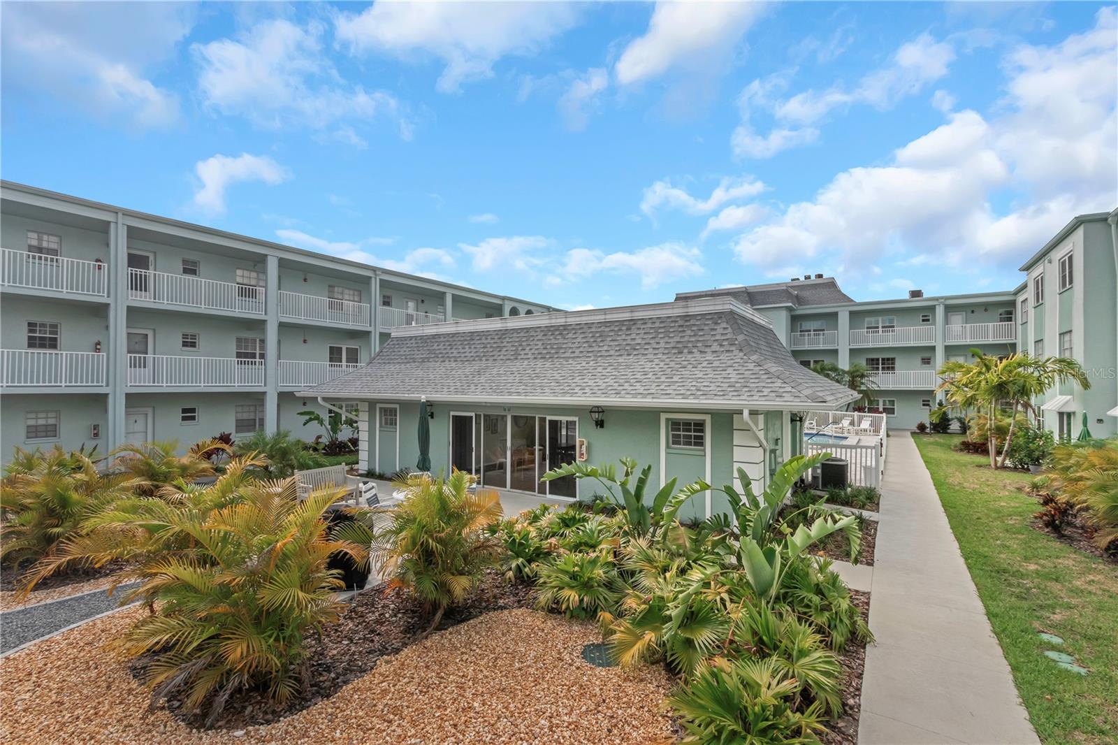 Image 22 of 30 For 1706 Belleair Forest Drive 222