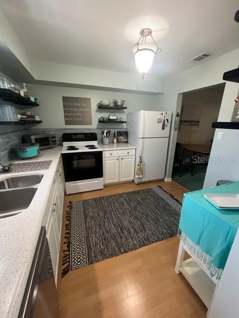 Image 8 of 30 For 1706 Belleair Forest Drive 222