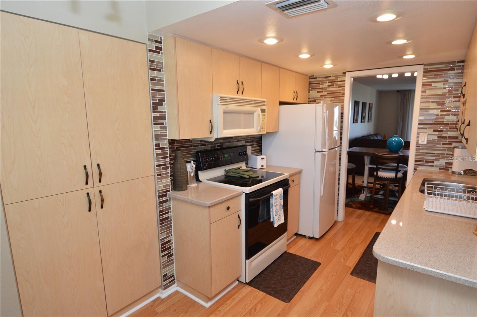 Image 13 of 100 For 1316 Pasadena Avenue S 407