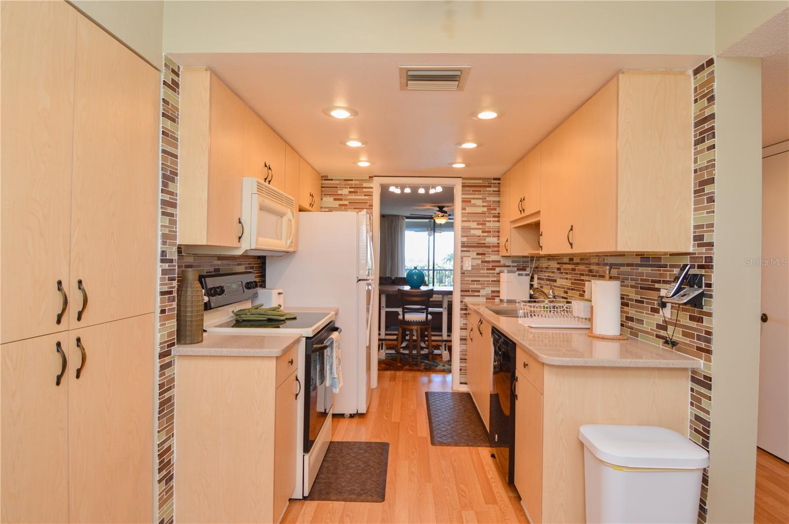 Image 14 of 100 For 1316 Pasadena Avenue S 407