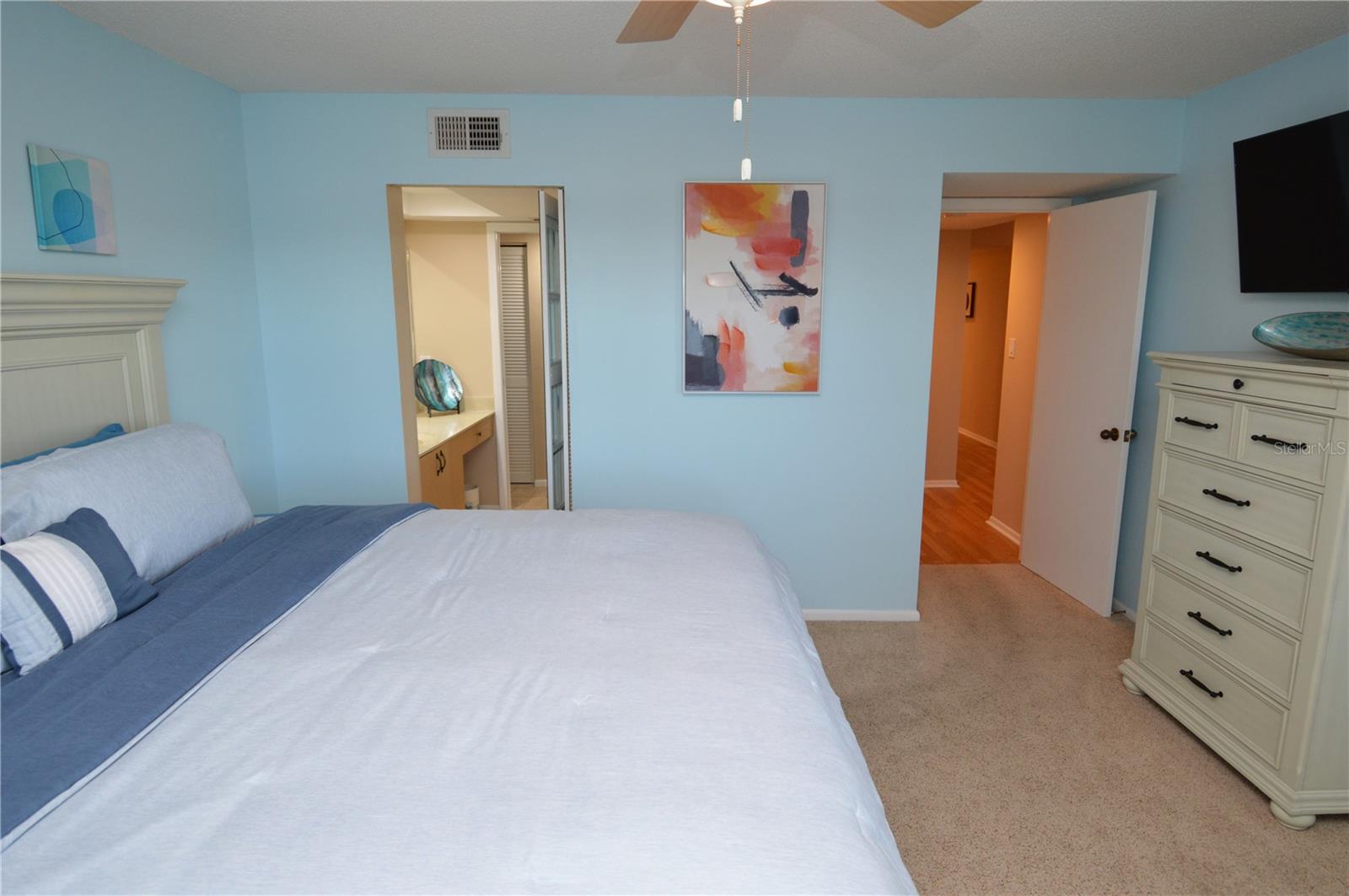 Image 42 of 100 For 1316 Pasadena Avenue S 407