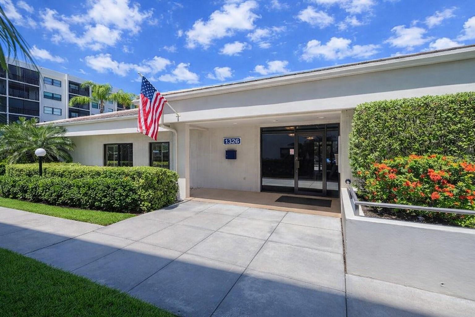 Image 69 of 100 For 1316 Pasadena Avenue S 407